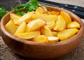 Descubra receita de batata rústica na air fryer prática, saborosa e perfeita para famílias que buscam opções rápidas e cheias de sabor. Foto: Freepik