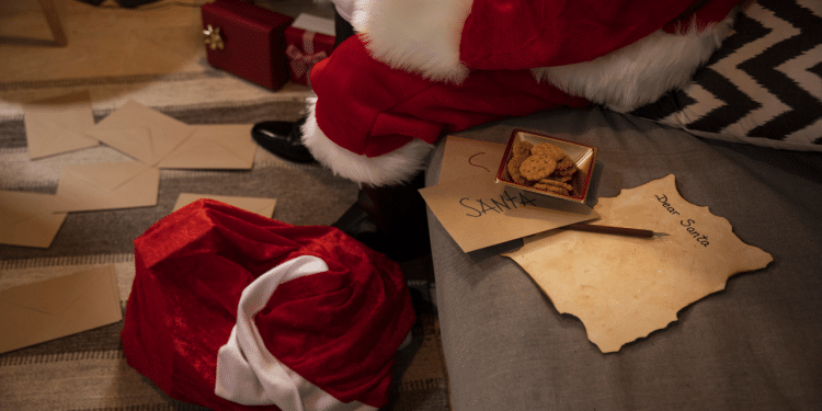 Descubra como abordar o tema papai noel de maneira simples, acolhedora e cheia de significado para sua família. Foto: Freepik