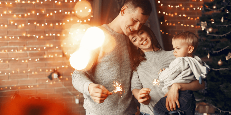 Familia comemorando o ano novo